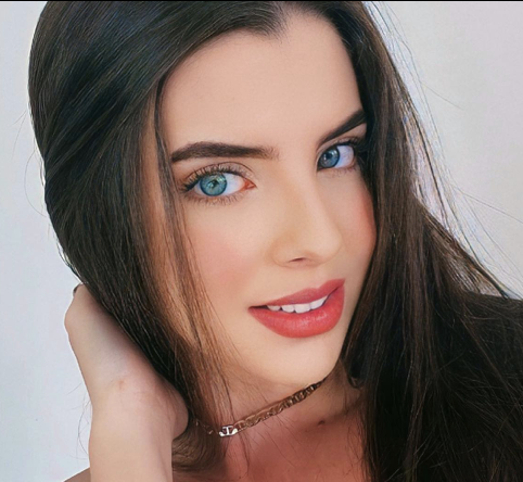 <a href="https://www.instagram.com/isabelam_a/">Isabella Andrade</a>